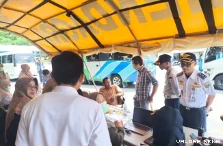Polres Padang Panjang mendampingi Dinas Kesehatan melakukan pemeriksaan kesehatan dan skrining narkotika, psikotropika, serta zat adiktif lainnya (NAPZA) terhadap sopir di Terminal Bukit Surungan, Kota Padang Panjang, Rabu.