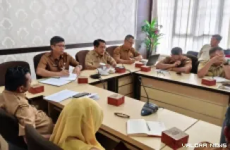 John Kenedy Azis dalam rapat persiapan HUT ke-194 Kabupaten Padang Pariaman di Ruang Rapat Sekretaris Daerah (Sekda), Senin