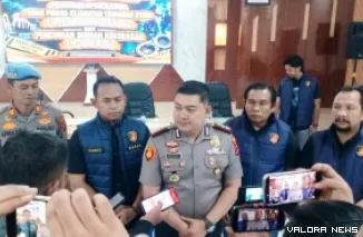 Kapolres Solok Selatan AKBP Andreanaldo Ademi SIK SH saat press release di Mapolres Solok Selatan, kasus pembunuhan nenek Marnumis di KPGD