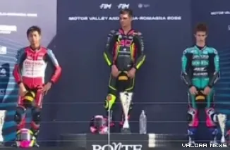 Pembalap muda Indonesia, Muhammad Kiandra Ramadhipa, menutup Kejuaraan Dunia Moto3 Junior FIM 2026 dengan finis sebagai runner-up pada balapan kedua seri pamungkas di Sirkuit Misano, Emilia-Romagna, Italia, Minggu.