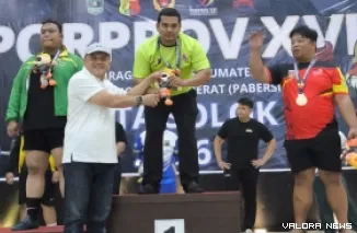 Kota Solok mendominasi perolehan medali emas cabang olahraga angkat berat Pekan Olahraga Provinsi (Porprov) XVI Sumatera Barat 2026 dengan raihan 26 emas, sedangkan Kota Padang menjadi daerah dengan jumlah medali terbanyak, yakni 52 medali.