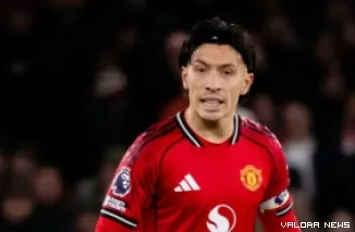 Lisandro Martinez akhirnya meminta maaf kepada manajemen Manchester United setelah melontarkan kritik terkait dukungan klub terhadap pelatih Michael Carrick, sementara masa depannya di Old Trafford juga masih belum menemui kepastian.
