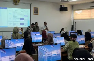 Sekda Pasaman Barat, Doddy San Ismail didampingi Yandra Hanafi Lubis (Kepala BKPSDM) berikan arahan jelang pelaksanaan pemetaan dan penilaian kompetensi ASN di UPT BKN Padang, Rabu. (robi irwan)