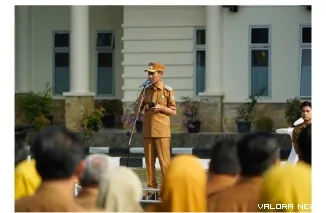 Wakil Bupati Solok Selatan, H. Yulian Efi, menyampaikan hal tersebut saat memberikan arahan dalam Apel Gabungan Aparatur Sipil Negara (ASN) di Halaman Kantor Bupati Solok Selatan, Senin.