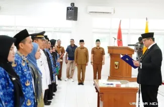 Wakil Bupati Tanah Datar Ahmad Fadly melantik 13 pejabat administrator dan pengawas serta menyerahkan surat keputusan (SK) penugasan kepada 11 aparatur sipil negara (ASN) untuk memimpin satuan pendidikan negeri, Senin.