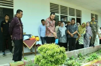 Wali Kota Padang Fadly Amran Meninjau SDN 01 Pasar Laban, Kelurahan Bungus Selatan, Kecamatan Bungus Teluk Kabung (Bungtekab), Kamis (8/10/2026)