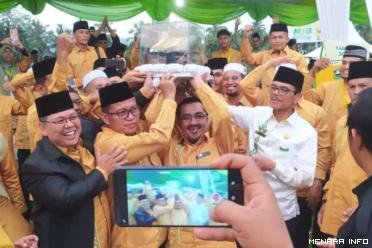 Bupati Limapuluh Kota beserta rombongan kafilah Limapuluh Kota bersukacita merayakan kemenangan juara umum MTQ di Solok Selatan (Foto : Kemenag)