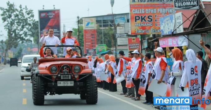 Ketua DPD PKS Kabupaten 50 Kota David Fery Andrio di sela-sela kampanye flashmob. Foto:istimewa