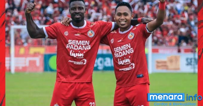 Duet maut Semen Padang Kenneth Ngwoke dan Ahmad Ikhwan