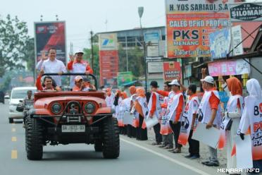 Ketua DPD PKS Kabupaten 50 Kota David Fery Andrio di sela-sela kampanye flashmob. Foto:istimewa