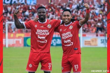 Duet maut Semen Padang Kenneth Ngwoke dan Ahmad Ikhwan