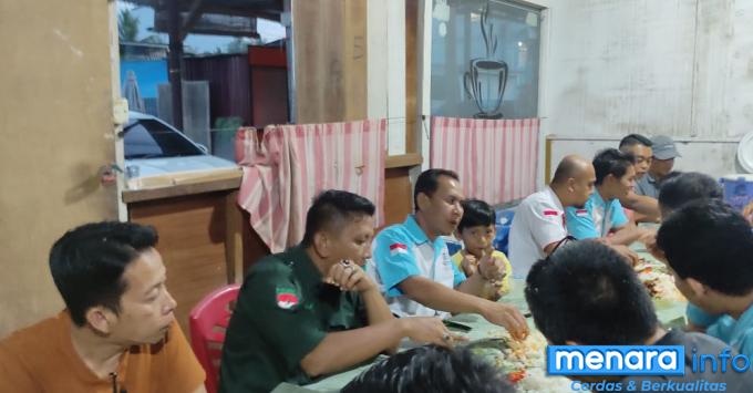 Komunitas Driver Online Payakumbuh (DOP) melakukan buka bersama di Jalan Jambu Ibuh Payakumbuh