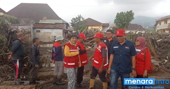 Ketua PMI Bukittinggi melihat langsung bencana banjir lahar di Jorong Galuang, Nagari Sungai Pua, Kabupaten Agam, serta mencek kesiap siagaan relawan PMI di lokasi