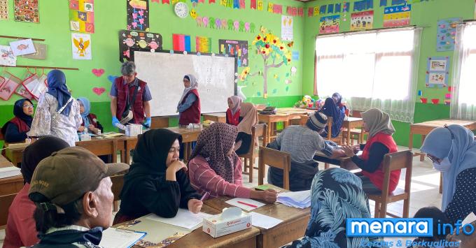 Perhimpunan Dokter Spesialis Patologi Klinik dan Kedokteran Laboratorium Indonesia (PDS - Patklin Padang) bersinergi dengan PMI Sumatera Barat melakukan pelayanan kesehatan kepada masyarakat terdampak banjir bandang lahar dingin Galuang.