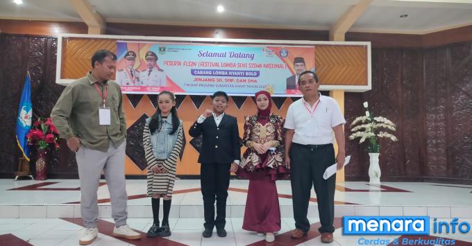 Ahmad Yusuf  (tengah) juara 2 FL2SN Tingkat Provinsi Sumatera Barat