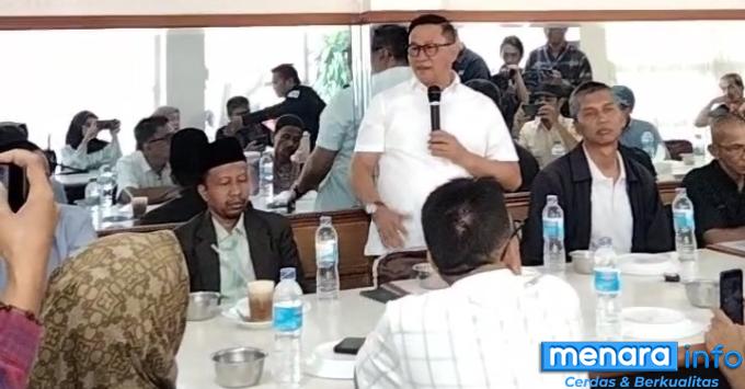 Cawako Ramlan Nurmatias berikan klarifikasi dihadapan para wartawan, Sabtu 31/8/2024.