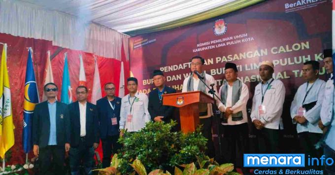 Resmi Mendaftar Ke KPU Lima Puluh Kota, Iring Iringan Simpatisan RKN-Ferizal Ridwan Padati Jalan Raya Tanjung Pati