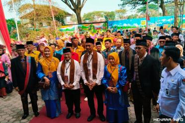 Arak-Arakan Ribuan Pendukung, Pasangan Almaisyar dan Joni Hendri Resmi Mendaftar ke KPU Payakumbuh