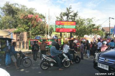Masyarakat dan Parik Paga Nagari Kurai, lakukan pemasangan plang di wilayah tanah sengketa/ foto,EJM