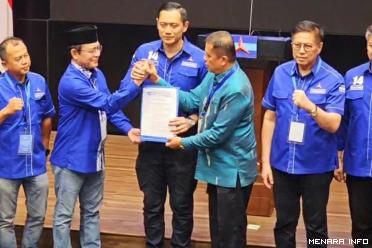 Pasangan Zulmaeta-Elzadaswarman Terima Rekomendasi B-1 KWK Partai Demokrat