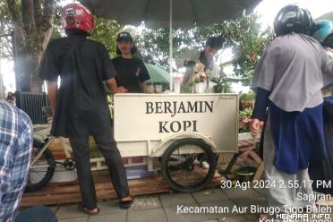 Kopi gerobak yang mulai diminati masyarakat Kota Bukittinggi.
