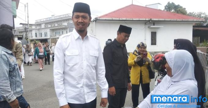 Cawako Bukittinggi Erman Safar, bkusukan didampingi Cawawako, Heldo A. EJM