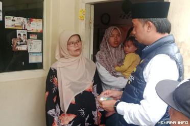 Des, warga Sarojo, Campago Guguk Bulek, saat Erman Safar dan istri berkunjung ke rumahnya, Kamis (10/10/2024)