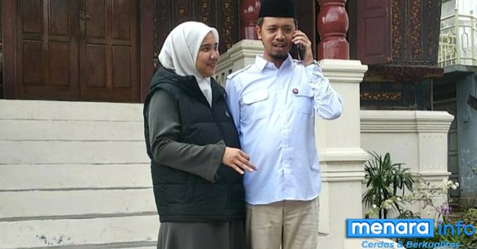 Walikota cuti. Erman Safar bersama istri, Fiona Agyta. Foto.EJM