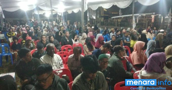 Suasana warga Pakan Kurai pada Kampanye pamungkas Erman Safar.