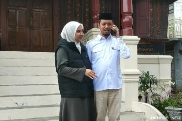 Walikota cuti. Erman Safar bersama istri, Fiona Agyta. Foto.EJM
