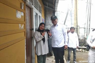 Cawawako Heldo Aura, kunjungi warga, dan acungan tiga jari,EJ