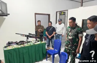 Letkol Arm. Bayu Ardityo Nugruho saat lakukan penggeledahan terhadap terduga pelaku narkoba.