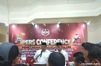 Ramlan Nurmatias dan Ibnu Asis saat dtetapkan sebagai pasangan Walikota dan Wakil Walikota Bukittinggi Periode 2025 - 2030 oleh KPU Kota Bukittinggi, Kamis (09/01/2025)