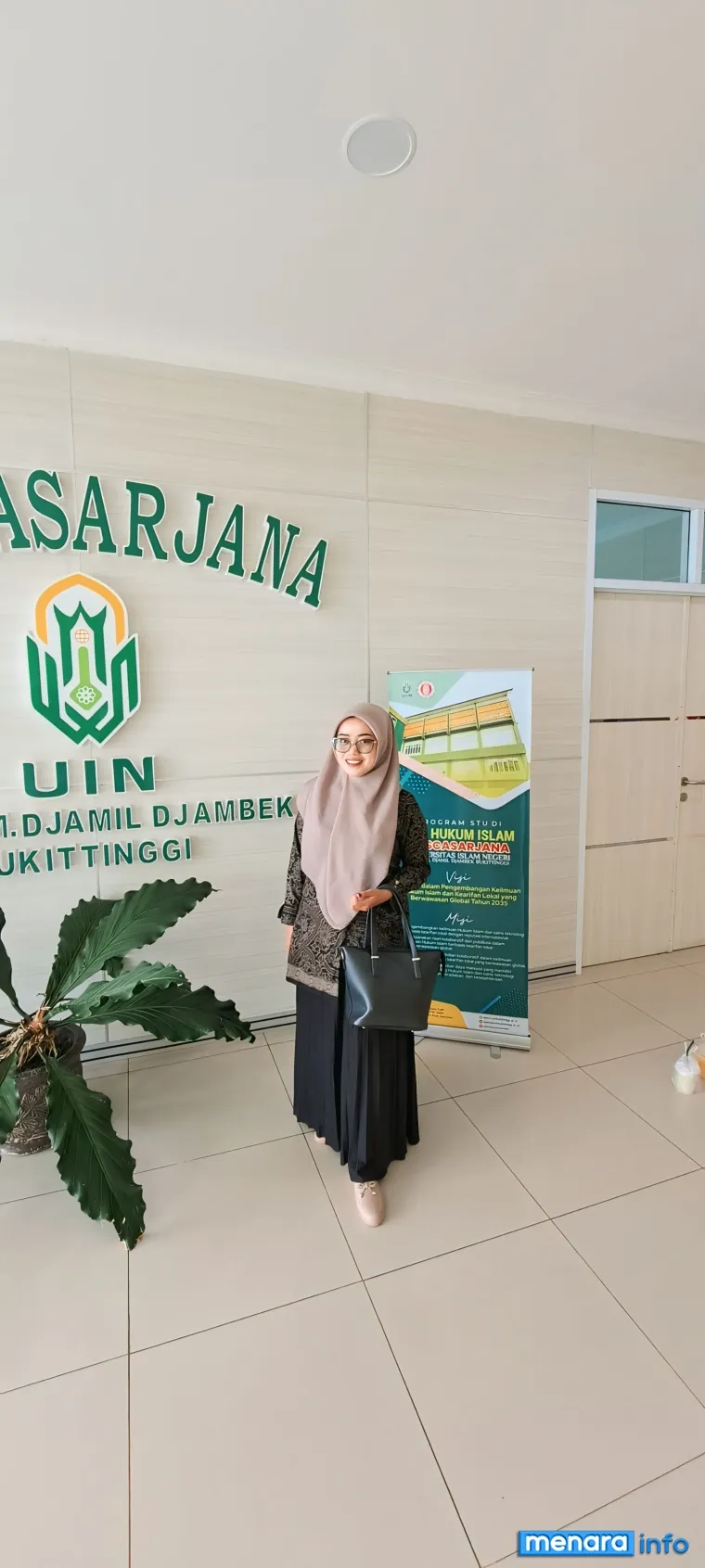 Ilustrasi Kompilasi Hukum  Islam (KHI) dan Tantangan Hukum Siber: Menangani  Kasus Perundungan  Online Dan Kejahatan Dunia Maya di Kalangan  Remaja