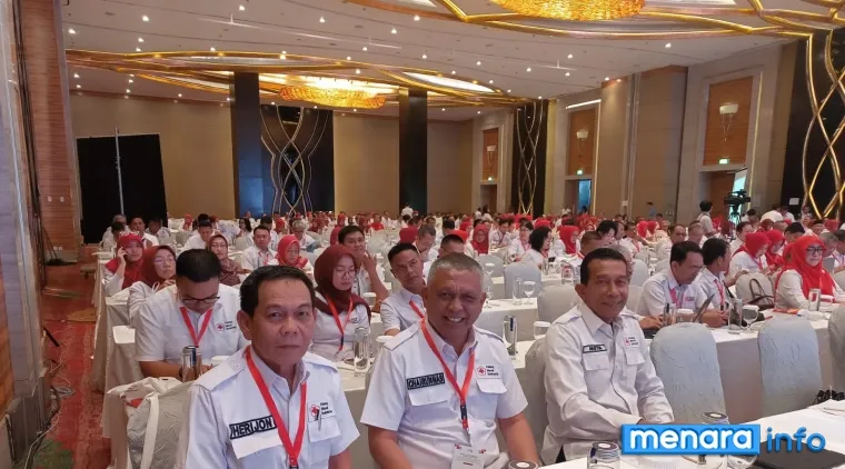 Ketua PMI Bukittinggi H. Chairunnas, Kepala UDD dr. Herijon,  dan Ketua Bidang Pelayanan Kesehatan dan UDD Ns. Meta Seprinel, S.Kep, MM., menghadiri acara Rapat Kerja Teknis dan Seminar Nasional Unit Donor Darah PMI Tahun 2025 di Jakarta