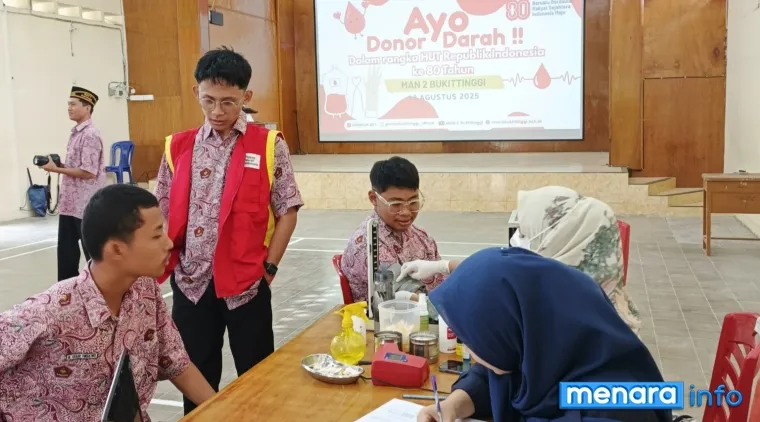 Semangat kemerdekaan jadi bukti nyata kepedulian siswa MAN 2 Bukittinggi dengan aksi donor darah
