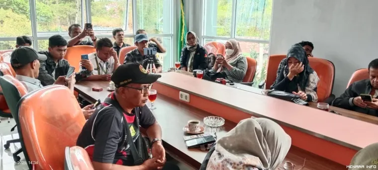 Jumpa pers Kasat Pol PP yang dihadiri sejumlah wartawan