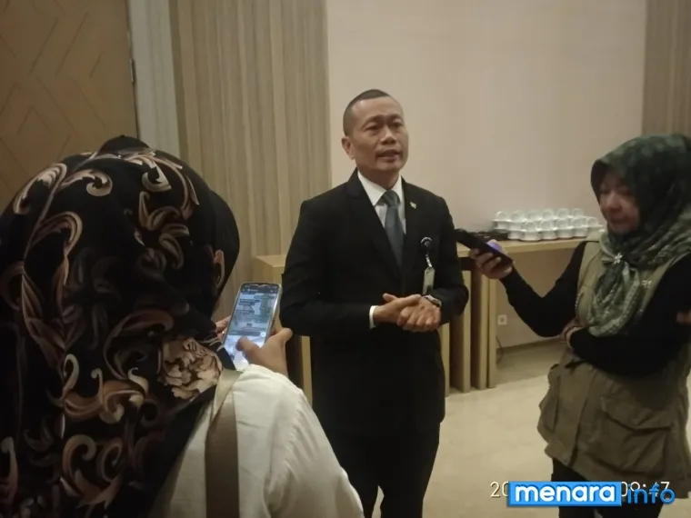 Alik Hidayat selaku manajer hotel Santika saat kegiatan donor darah Sabtu (18/10/2025).