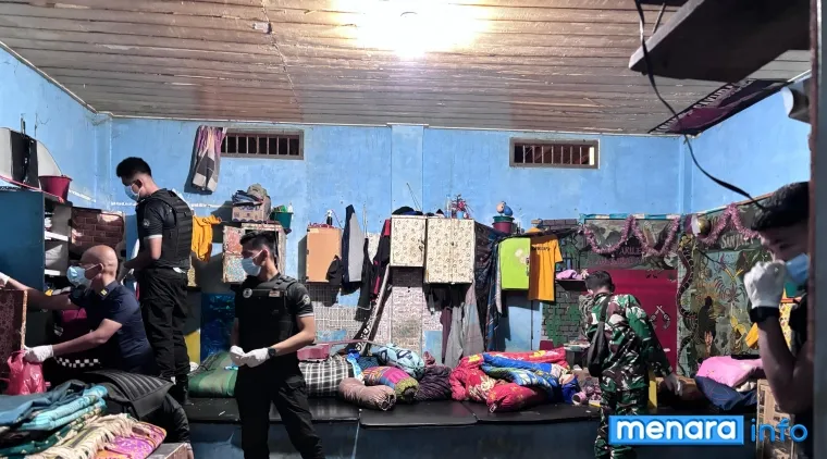 Razia gabungan TNI, Polri dan Lapas Kelas IIA Bukittinggi di Lapas Kelas IIA Bukittinggi