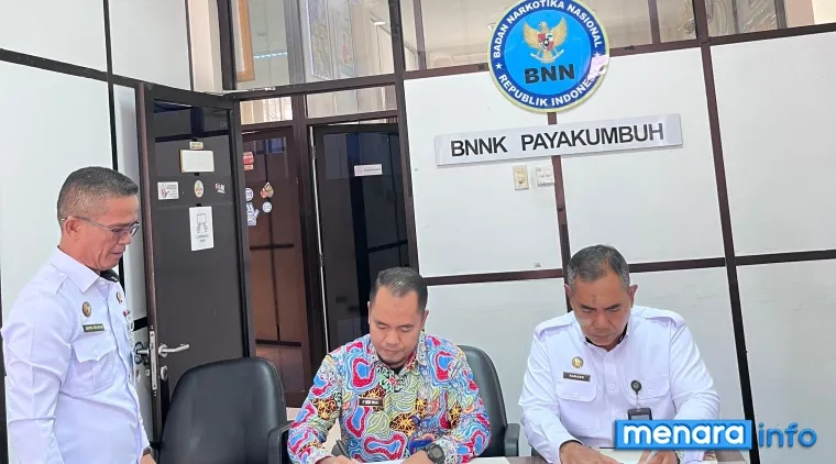 Nanang Rukmana bersama Kepala Badan Narkotika Nasional Kota (BNNK) Payakumbuh M. Febrian Jufril, S.E., M.Si. resmi menandatangani Nota Kesepahaman (MoU)