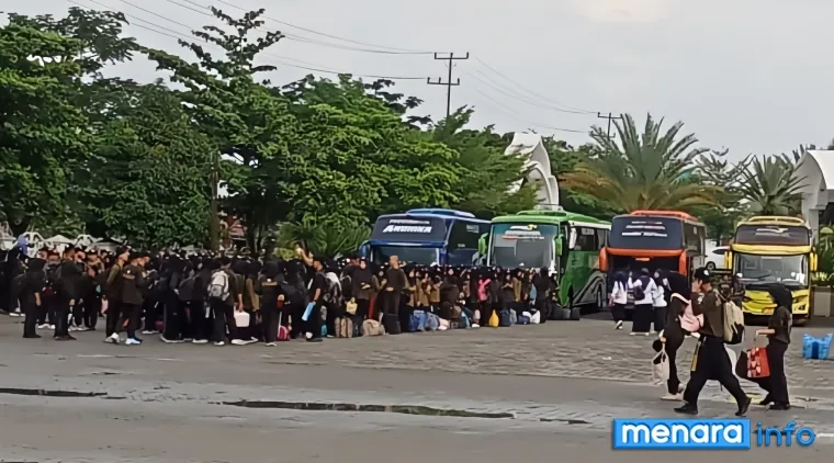 Mahasiswa baru Universitas Baiturahmah Padang mengikuti Bintafildis di Secata B Padang Panjang Sumatera Barat.