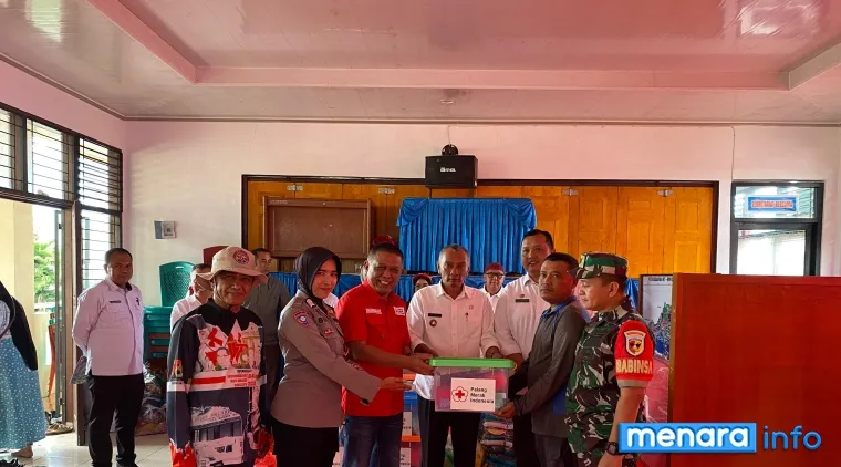 Pemerintah Kota Bukittinggi melalui Dinas Terkait dan PMI, gerak cepat berikan bantuan korban kebakaran di Kelurahan Birugo, Rabu (29/10)