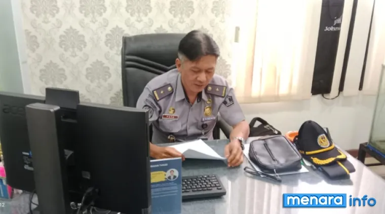 Humas Imigrasi Kelas I Non TPI Agam, Putu Agus Sugiarto saat memberikan keterangan kepada awak media