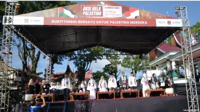 donasi dari berbagai kalangan, termasuk.pejabat pemerintah (N)