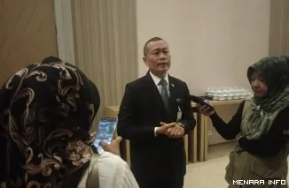 Alik Hidayat selaku manajer hotel Santika saat kegiatan donor darah Sabtu (18/10/2025).