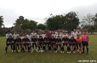 Seluruh pemain Laga persahabatan " friendly match" antara Kapau Allstar kontra CRV FC Sungai Tarab Batusangkar U 35