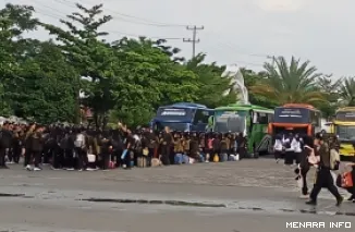 Mahasiswa baru Universitas Baiturahmah Padang mengikuti Bintafildis di Secata B Padang Panjang Sumatera Barat.