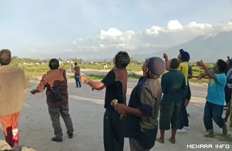 Pertandingan layang-layang, di Jorong Batang Buo, Senin (27/10)