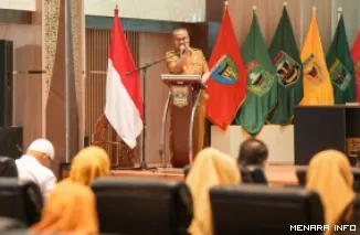 Sekdaprov Sumatera Barat, Arry Yuswandi sampaikan sejumlah arahan pada Rakerda Tim Pembina UKS/M Tingkat Provinsi Sumatera Barat Tahun 2026 di Aula Kantor Gubernur Sumbar, Senin. (humas)