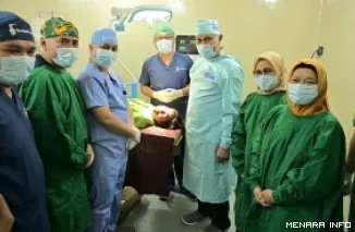 Gubernur Sumbar, Mahyeldi bersama para dokter yang akan menyukseskan program Operasi Celah Bibir dan Lelangit yang digelar IASMA 1 Landbouw Bukittinggi dan RS Aisyiyah di Padang selama tiga hari, Senin. (humas)
